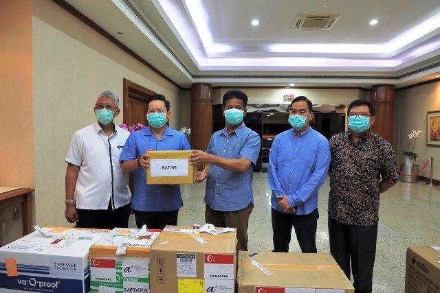 Batam Received Support of 20 Thousand Corona Test Kits from Singapore