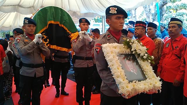 Brimob Polda Kepri Kawal Mobil Jenazah Rekaveny Soerya, Ini Rutenya