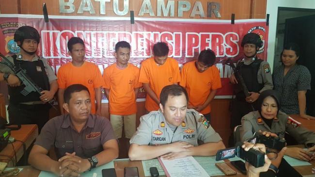 Polisi Tangkap Komplotan Maling Spesialis Curi Ponsel di Batam
