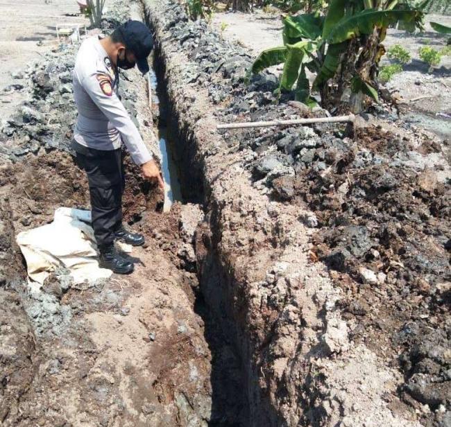 Pekebun di Karimun Tewas Terkubur Tanah yang Digalinya untuk Saluran Air