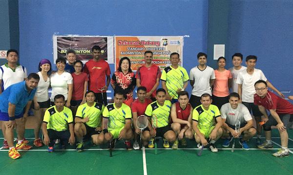 Tim Badminton Standard Chartered Bank Singapura-Polda Kepri Gelar Laga Persahabatan di Batam