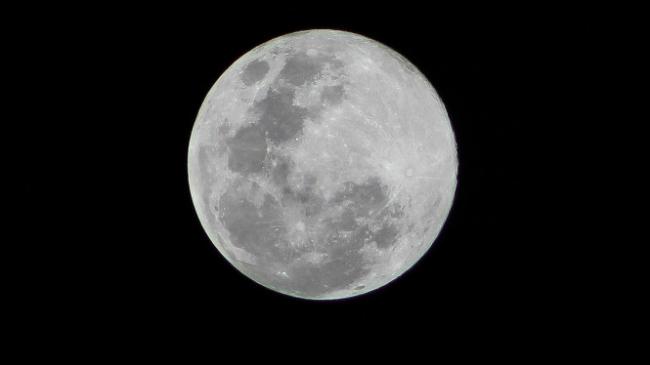 Ternyata Ada Es di Bulan, Bisa Jadi Sumber Air Masa Depan?