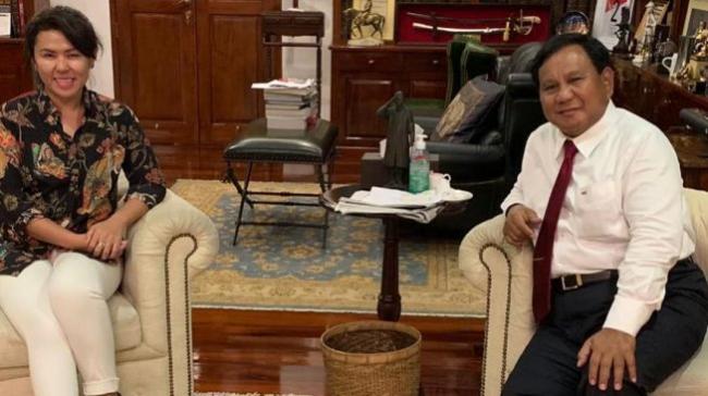 Unggah Foto Bertemu Prabowo, Adik Ahok Dukung Prabowo - Sandi?