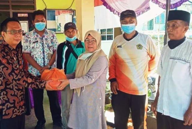 #DiRumahAja, Muslim Singapura Bantu Sembako Warga Belat