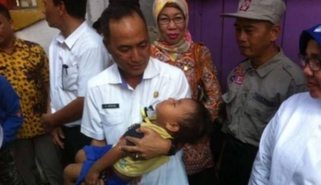 Bayi Pemakan Batu dan Semen di Palembang Diperiksa Medis, Ini Hasilnya