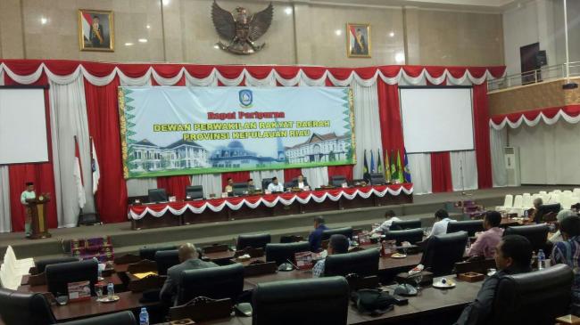 Jumaga Nadeak Kembali Ditetapkan Sebagai Ketua DPRD Kepri