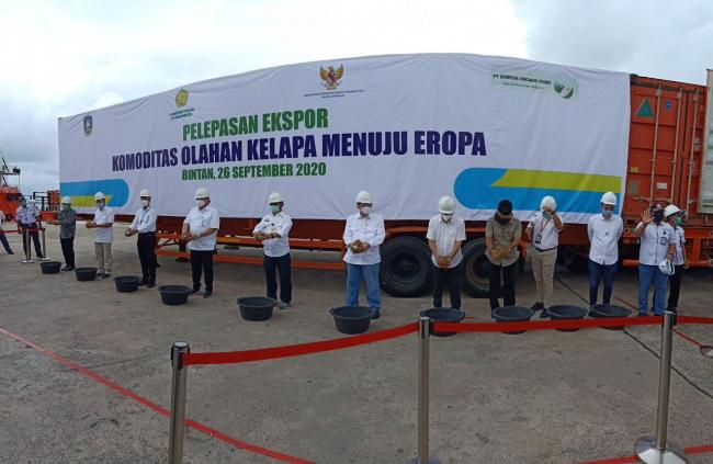 5 Menteri Lepas Ekspor Olahan Kelapa dari Bintan ke Eropa