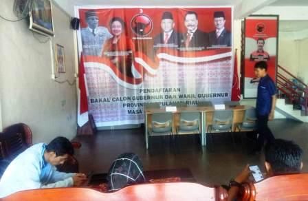 Isdianto Ambil Formulir Pendaftaran Cagub Kepri Hari Ini