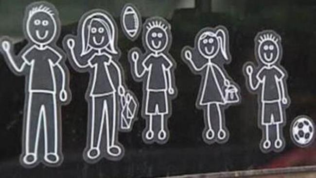 Pasang Stiker Nama Keluarga di Kaca Mobil, Pengemudi Ini Didenda Rp 952 Ribu