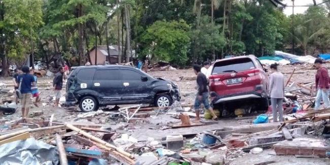 Polisi Turunkan 5 Exavator dan 5 Loader Bersihkan Puing Akibat Tsunami Banten