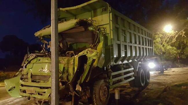 Kronologi Kecelakaan Truk Tanah Horor yang Tabrak Pos Polisi Hingga Hancur