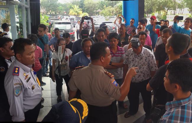 Kena Modus Pesanan Palsu, Driver Taksi Online Geruduk Kantor Dishub Batam