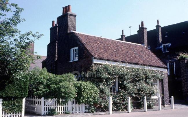 Pangeran Harry- Meghan Markle Tempati Rumah Sempit