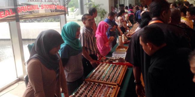 DPR Disulap jadi Pasar Batu Akik, Fadli Zon Pamer Akik Seberat 70 Kilogram