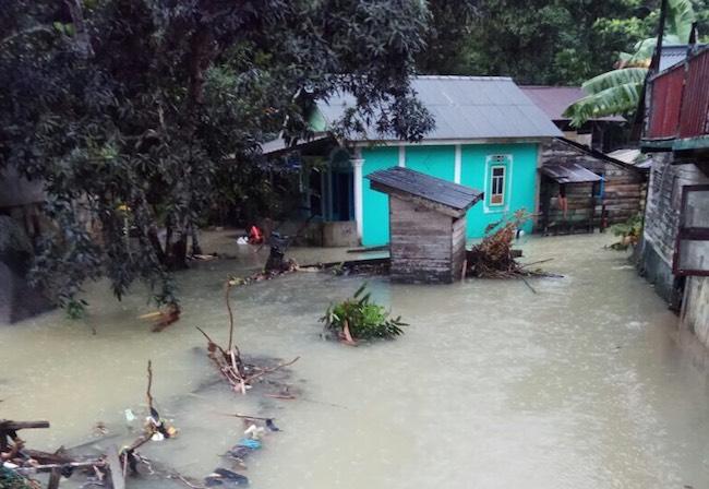 Banjir dan Longsor Rendam Puluhan Rumah di Tambelan