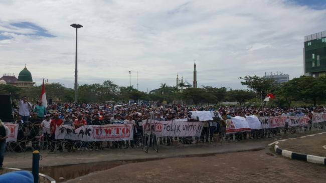 Massa Kembali Demo Tolak UWTO BP Batam