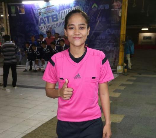 Kenalkan, Indyana Eka Wasit Futsal Perempuan dari Batam