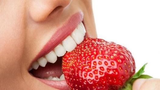 5 Cara Alami Memutihkan Gigi dengan Mudah