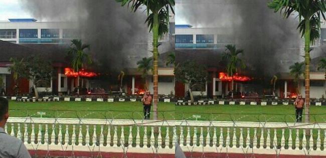 Massa tak Terkendali, Mobil Dinas Gubernur Kaltara dan Wakapolda Juga Dirusak