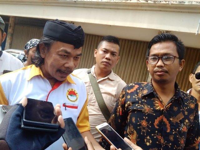 Jumat Siang, Belasan Orang Geruduk Kantor Bawaslu Batam