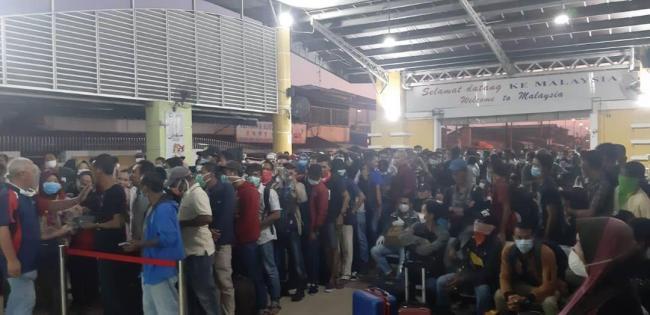 Ribuan Warga Indonesia Masih Tertahan di Malaysia