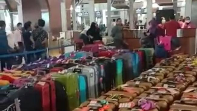 Arab Saudi Setop Umrah, Jemaah Menumpuk di Soetta