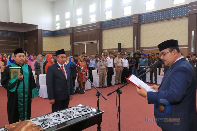 Firmansyah Dilantik Jadi Sekda Karimun, Bupati Karimun: Selamat Pak Sekda