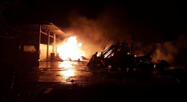 Api Ludeskan Pabrik Kelapa di Kundur