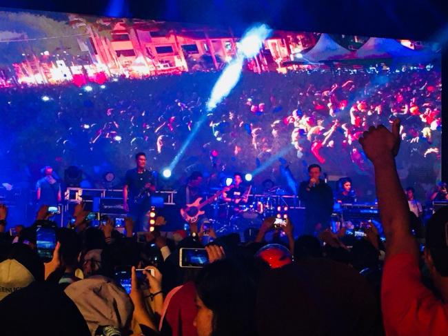 Band Repvblik Pukau Ribuan Penonton di Batam Centre
