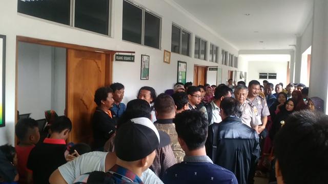  Puluhan Warga Tanjung Riau Geruduk Pengadilan Negeri Batam, Ada Apa?