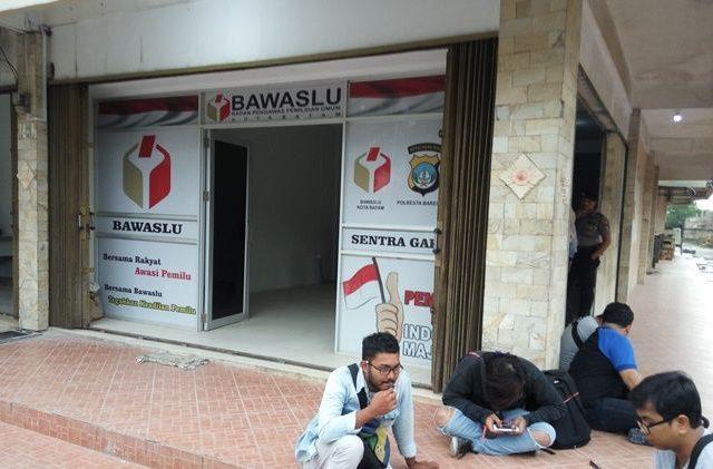 Tempeleng Petugas, Oknum Ormas Juga Ancam Hancurkan Kantor Bawaslu Batam