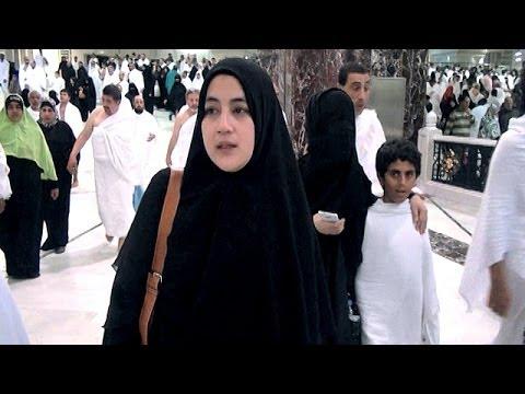 Wow, Trans Tirta Tour and Travel Tawarkan Umrah Murah dan Dibimbing Ummi Pipik