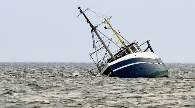 [BREAKINGNEWS] Badai Mengganas, Kapal Nelayan Karam Tiga Orang Hilang