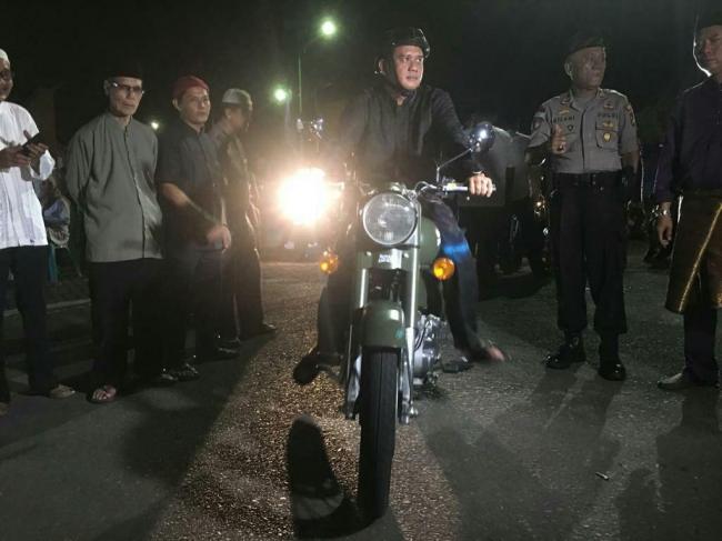 Bupati Bintan Naik Moge Saat Takbir Keliling