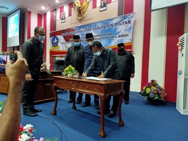 Wabup Bintan Absen di Paripurna DPRD, Sekwan: Dia Lagi Terpuruk