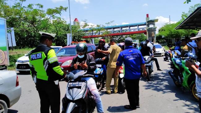 Puluhan Kendaraan Terjaring Razia di Depan Top 100 Tembesi