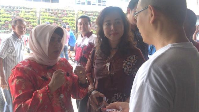 Pedagang Keluhkan Sepi Pembeli ke Paslon SABAR