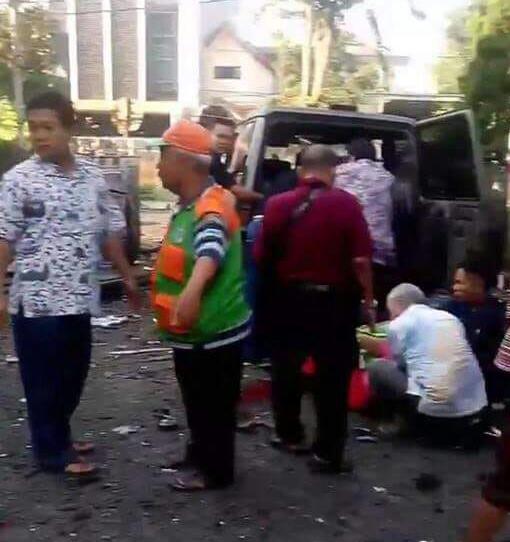 Teroris Beraksi di Surabaya, Tiga Gereja Dibom