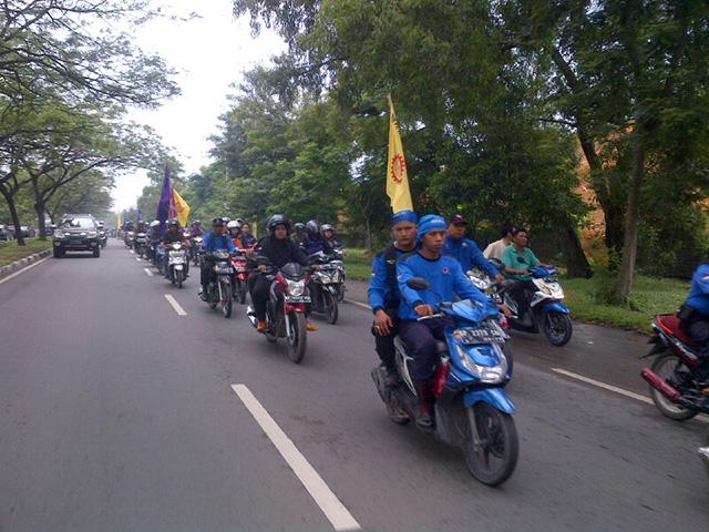 Demo Buruh di Batam, Ini yang Dirasakan Sopir Taksi di Pelabuhan