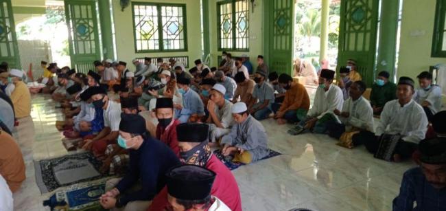Tidak Dianjurkan Pemkab, Sejumlah Warga di Karimun Tetap Gelar Salat Id di Masjid