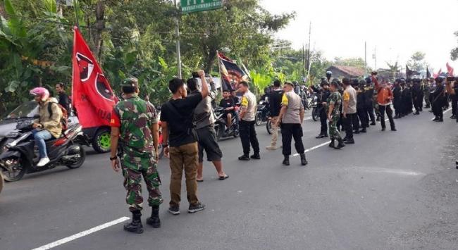 Fakta yang Terungkap dalam Ricuh Massa Pro Jokowi di Markas FPI DIY