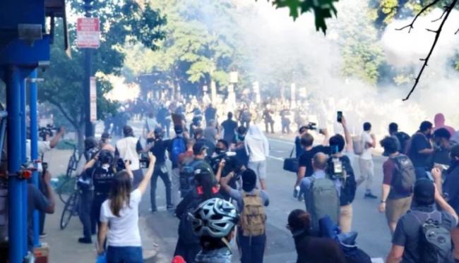 Edan, Tentara AS Serang Pendemo Pakai Helikopter Perang!