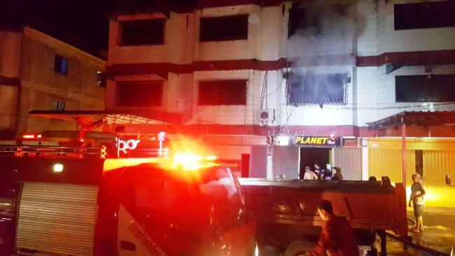 BREAKINGNEWS:  Warnet di Ruko Jalan Gatot Subroto Tanjungpinang Terbakar