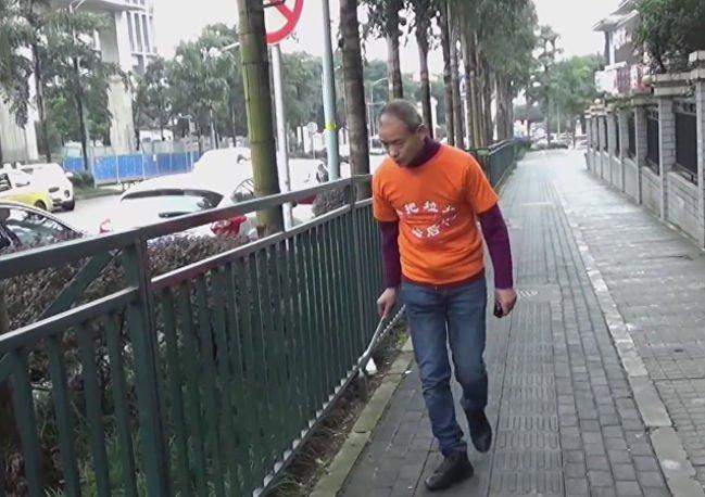 Kisah Milliarder Habiskan Waktu Luang Punguti Sampah di Jalan