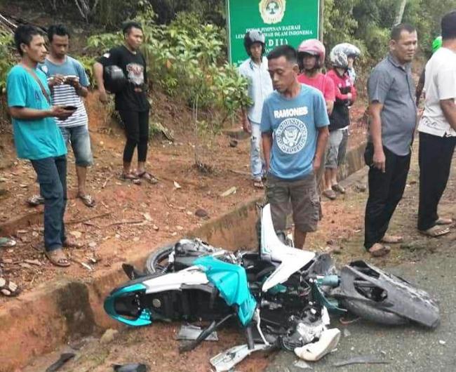 Tabrakan di Simpang Tiga Lobam Dua Pelajar Kritis