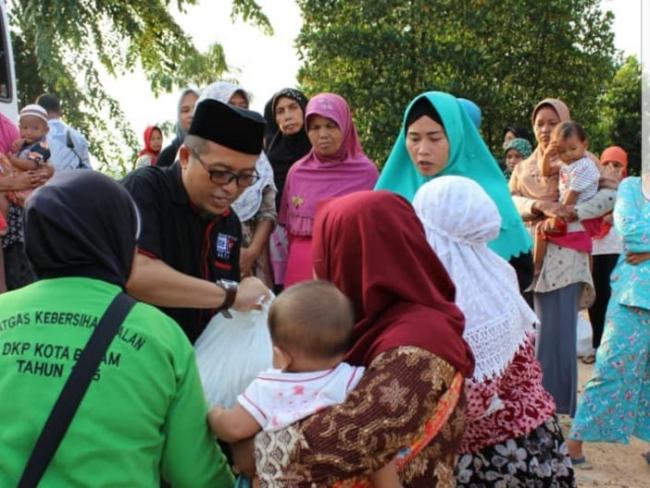 Koperasi 212Mart Bagikan 1.700 Paket Sembako ke Kaum Dhuafa di Batam