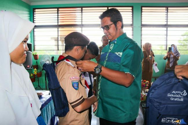 Bupati Apri Sambangi SMP 17 Bintan, Ini yang Dilakukannya