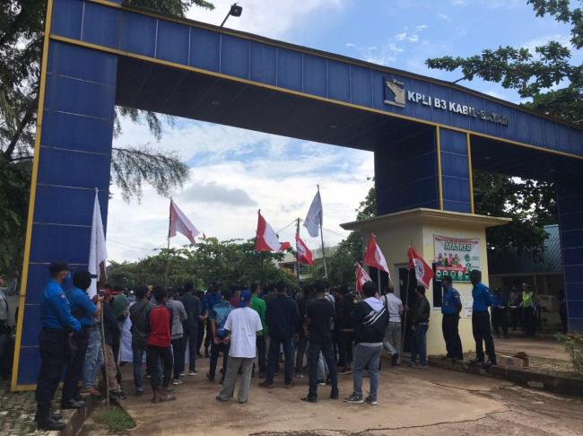 Mahasiswa Demo Soroti Pengelolaan Limbah di KPLI-B3 Batam