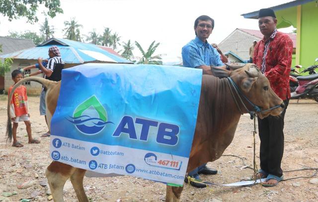 Idul Adha, ATB Bagikan Hewan Kurban