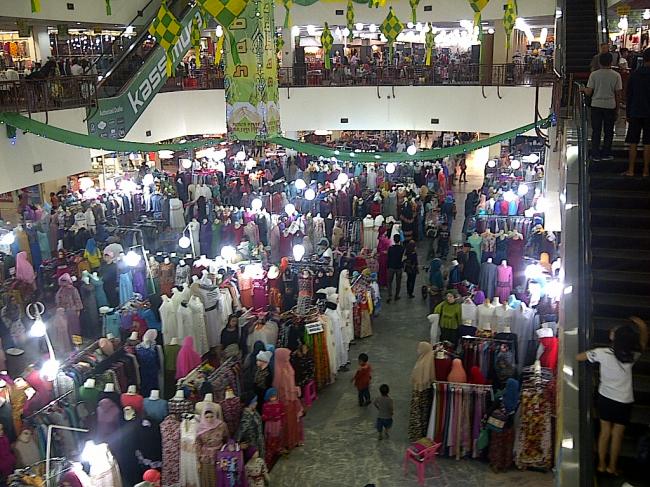 Bazar Pakaian Muslim DC Mall Batam Mulai Diserbu Warga 